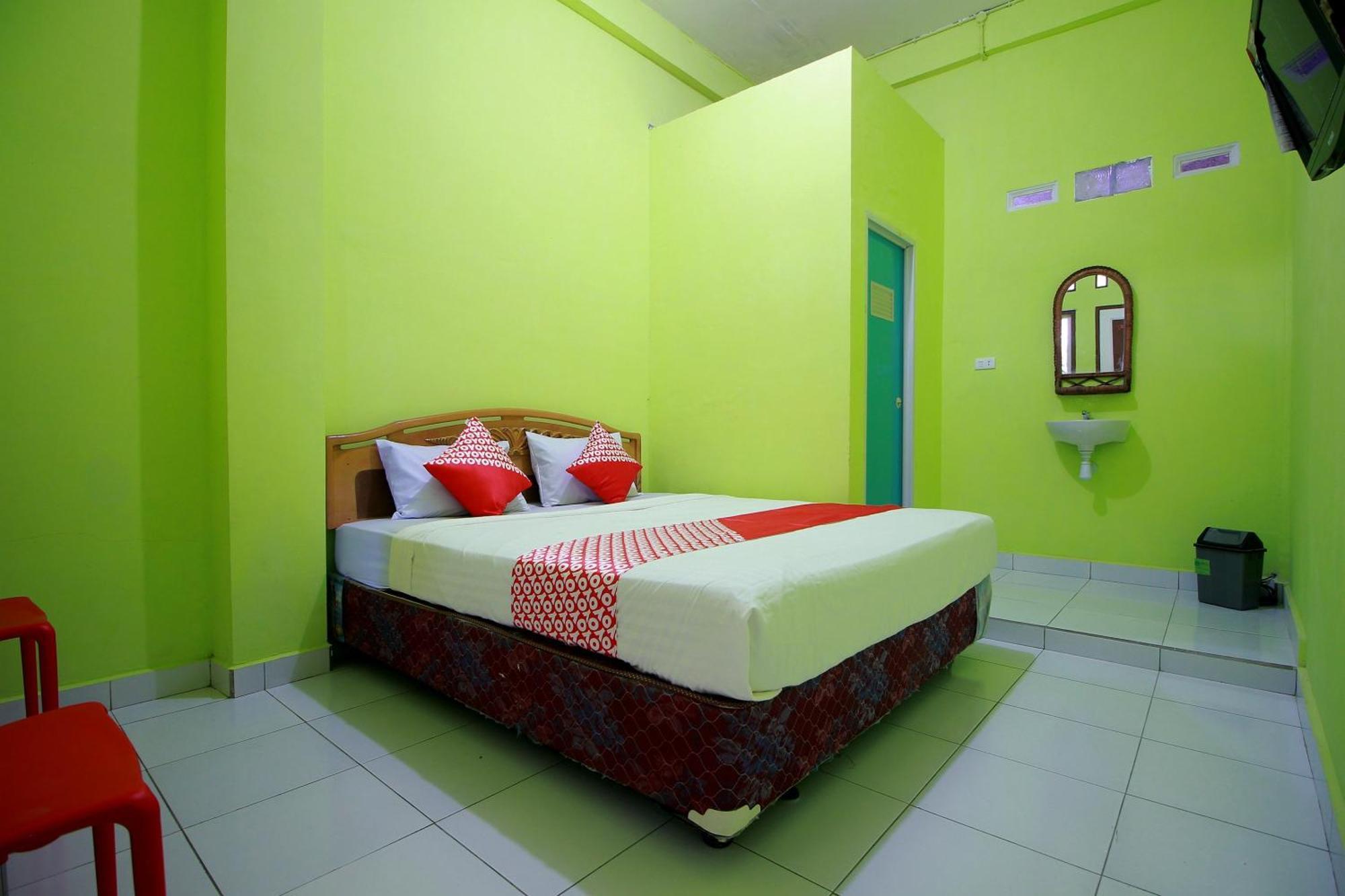 Oyo 2585 Sherren Guest House Lubuklinggau Esterno foto