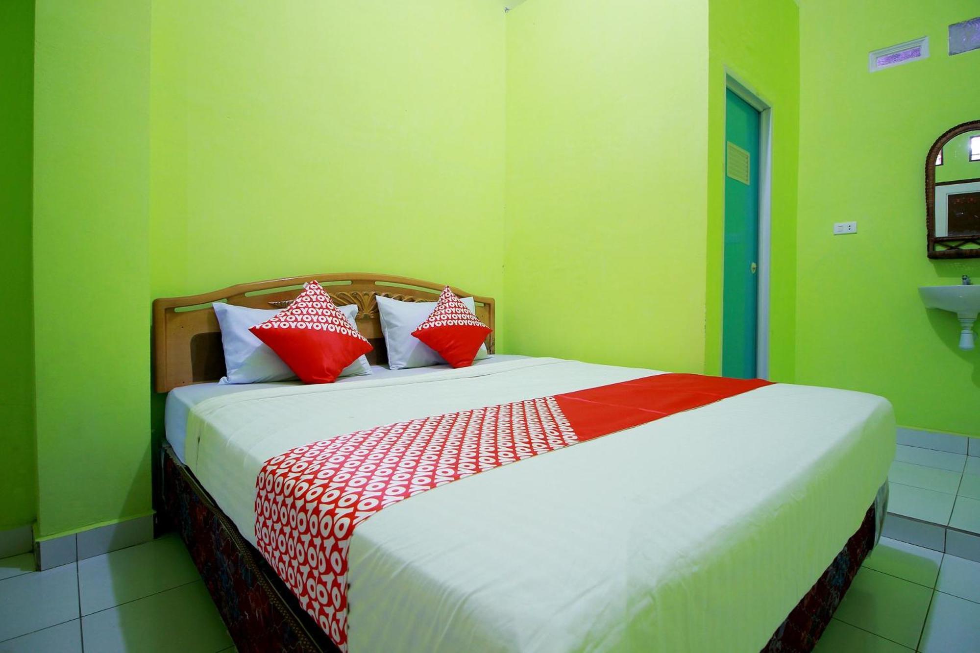 Oyo 2585 Sherren Guest House Lubuklinggau Esterno foto
