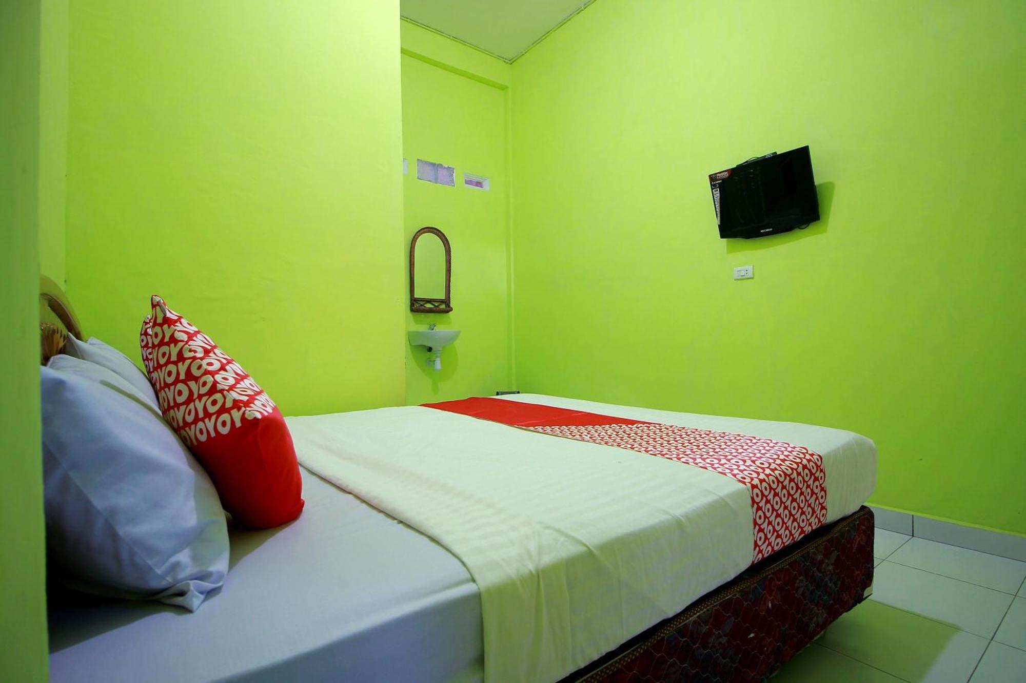 Oyo 2585 Sherren Guest House Lubuklinggau Esterno foto