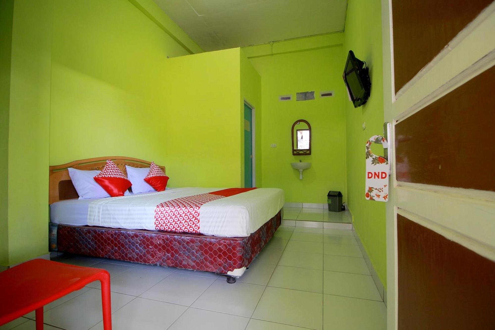 Oyo 2585 Sherren Guest House Lubuklinggau Esterno foto