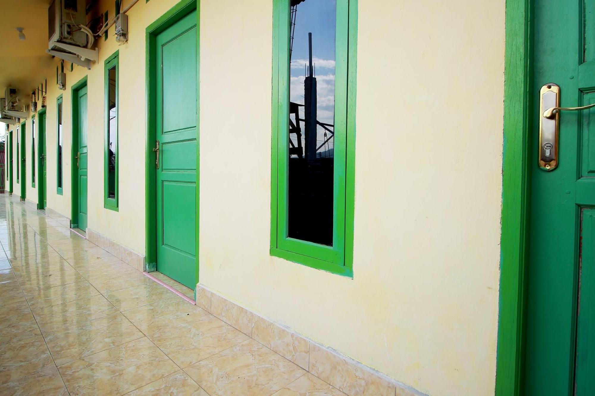 Oyo 2585 Sherren Guest House Lubuklinggau Esterno foto