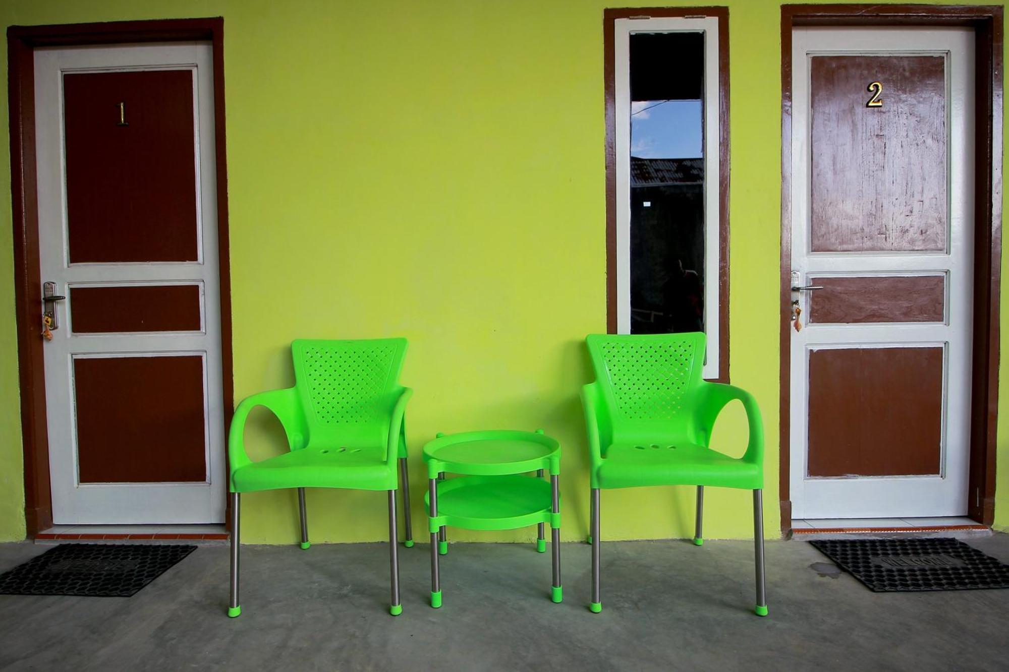 Oyo 2585 Sherren Guest House Lubuklinggau Esterno foto