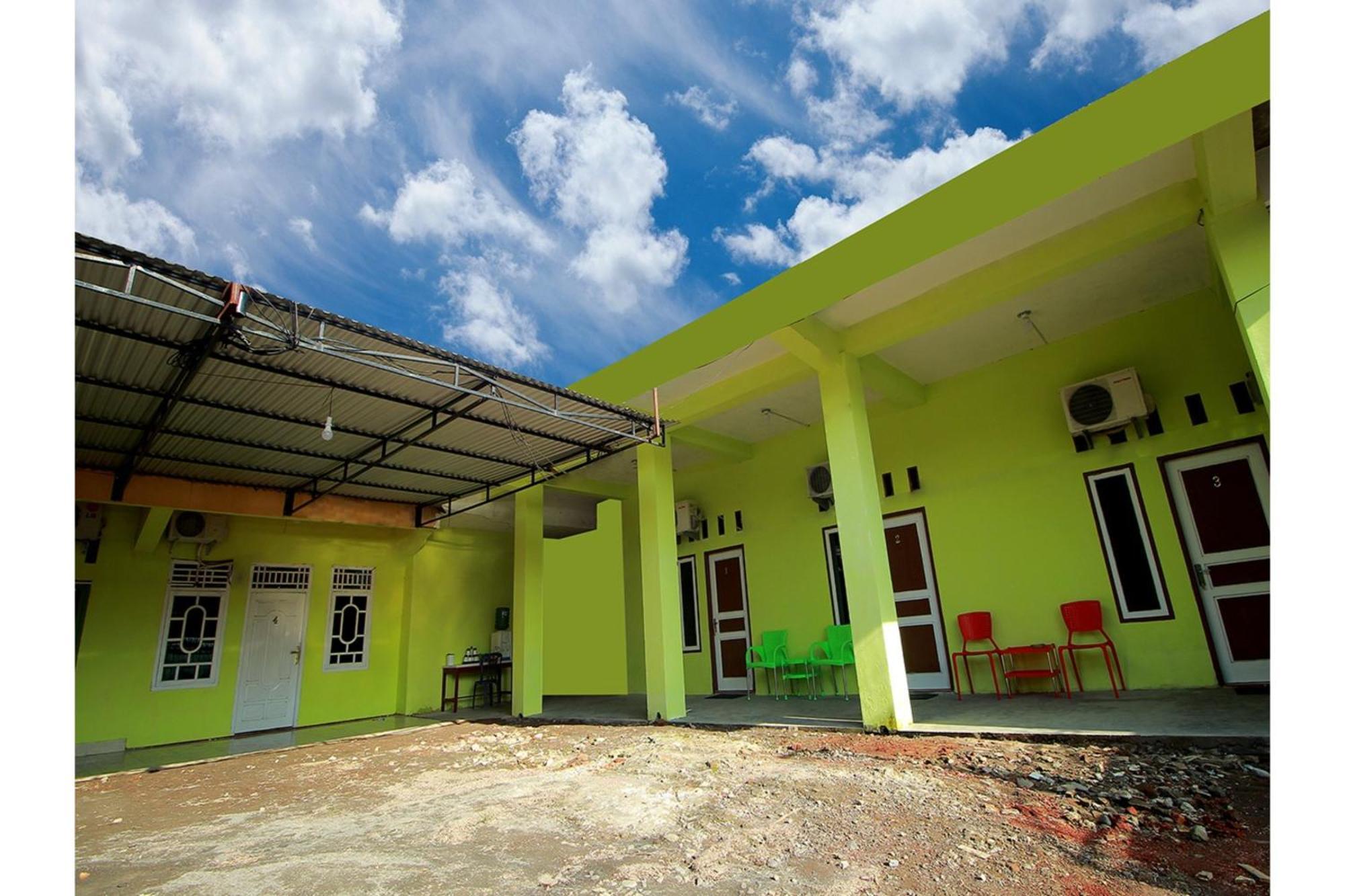 Oyo 2585 Sherren Guest House Lubuklinggau Esterno foto