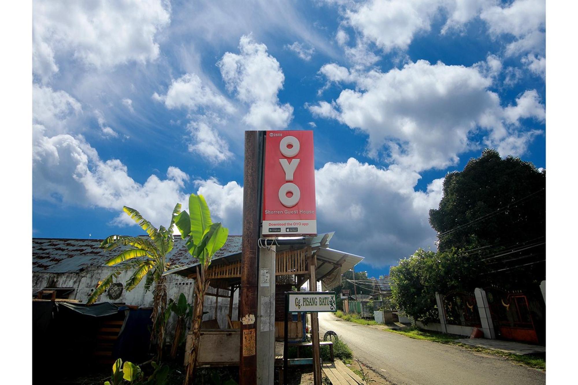 Oyo 2585 Sherren Guest House Lubuklinggau Esterno foto